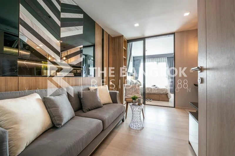 1 Bedroom condo in Life One Wireless