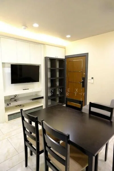2 Bedroom condo in Pathumwan Resort