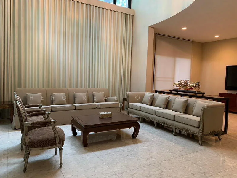 5 Bedroom condo in Grand Bangkok Boulevard Ratchada-Ramintra 2