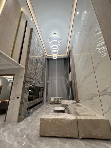 5 Bedroom condo in The Gentry Pattanakarn