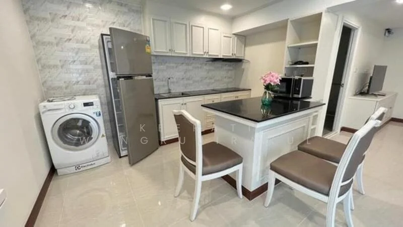 1 Bedroom condo in M Towers