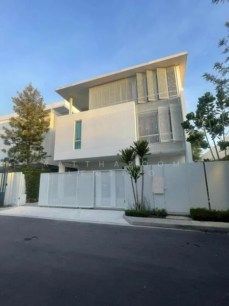 4 Bedroom condo in VIVE Ekkamai-Ramintra