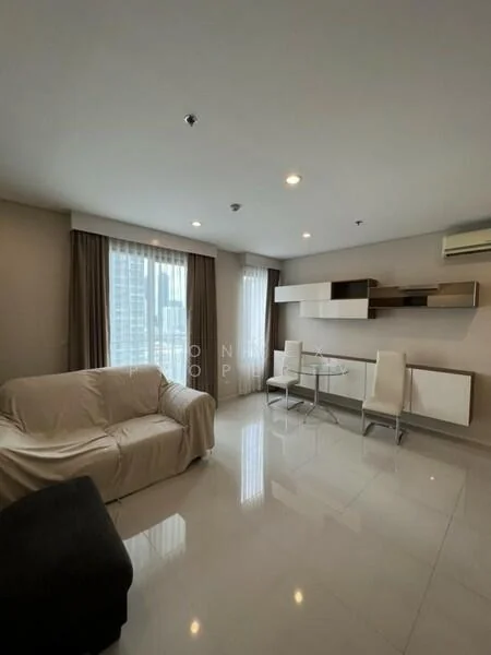 2 Bedroom condo in Villa Asoke