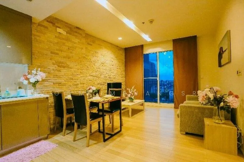 2 Bedroom condo in Siri At Sukhumvit