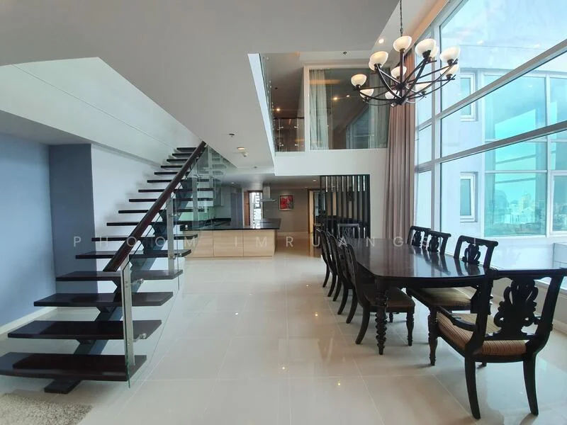 4 Bedroom condo in Circle Condominium