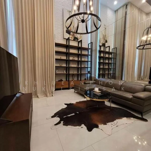 1 Bedroom condo in The Emporio Place
