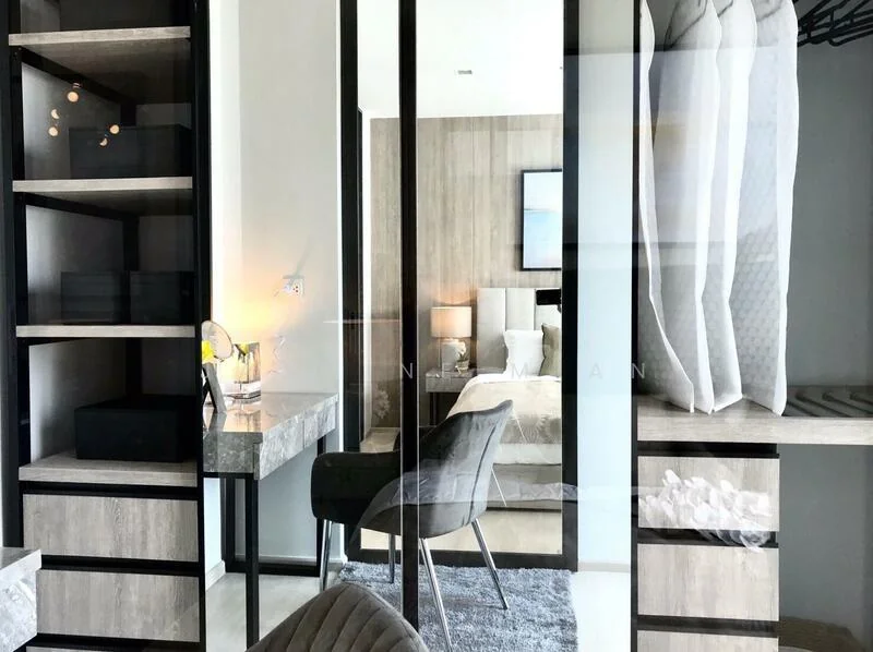 1 Bedroom condo in Life One Wireless