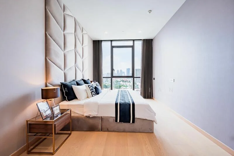 2 Bedroom condo in The Monument Thonglor