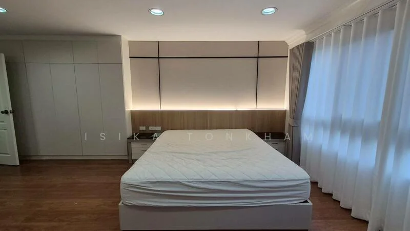 2 Bedroom condo in Grand Heritage Thonglor
