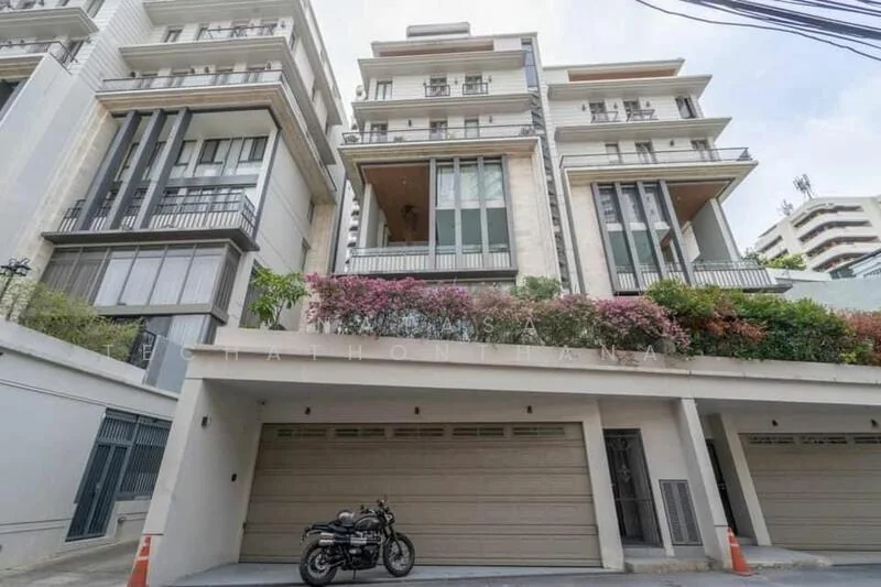 4 Bedroom condo in 749 Residence