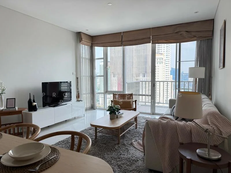 2 Bedroom condo in Fullerton Sukhumvit