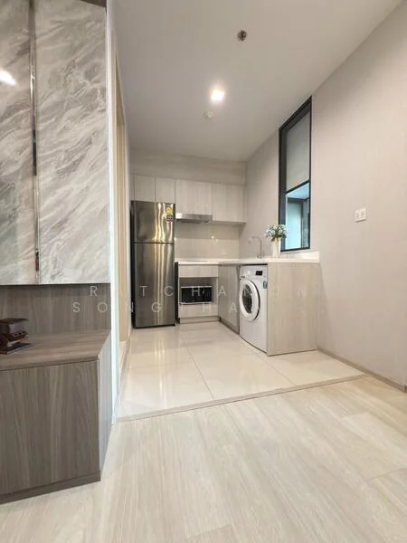 1 Bedroom condo in Life One Wireless