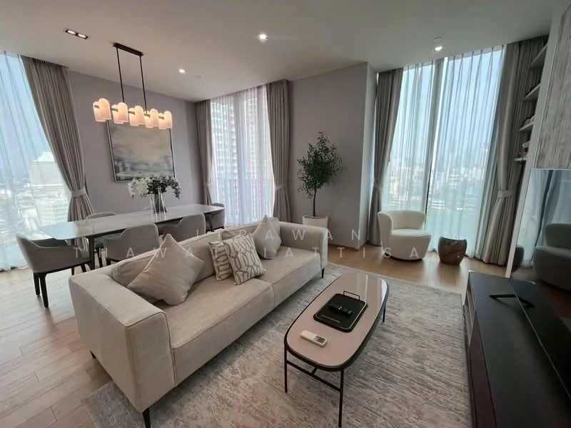 3 Bedroom condo in 28 Chidlom