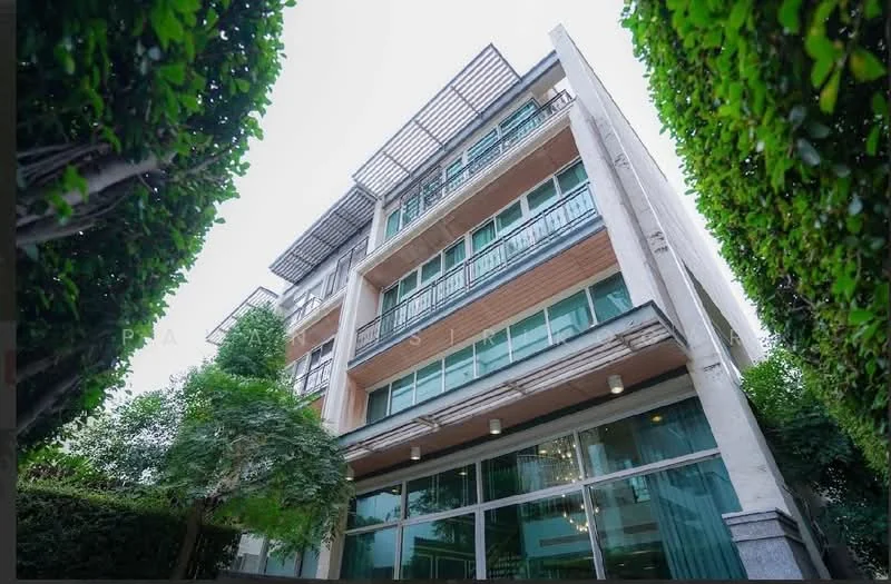 3 Bedroom condo in 349 Residence