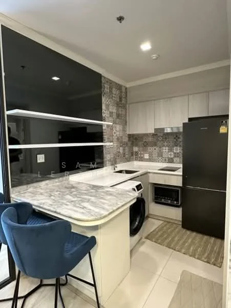 1 Bedroom condo in Life One Wireless