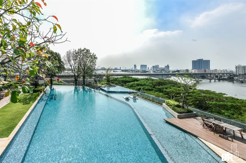 2 Bedroom condo in 333 Riverside