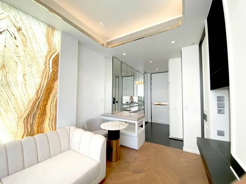 1 Bedroom condo in 28 Chidlom
