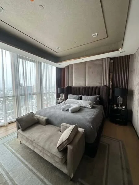 2 Bedroom condo in The Monument Thonglor