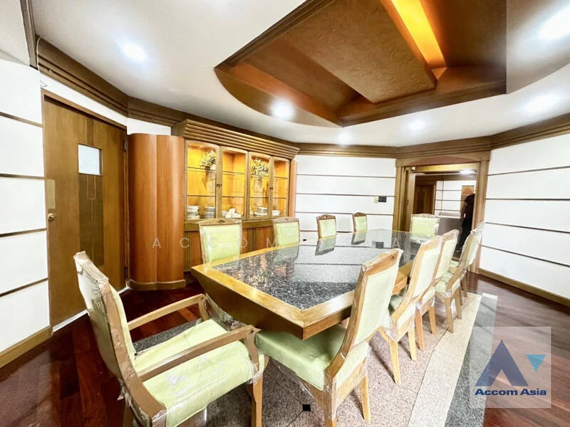 4 Bedroom condo in Mahogany Tower
