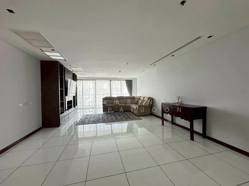 2 Bedroom condo in The Lakes