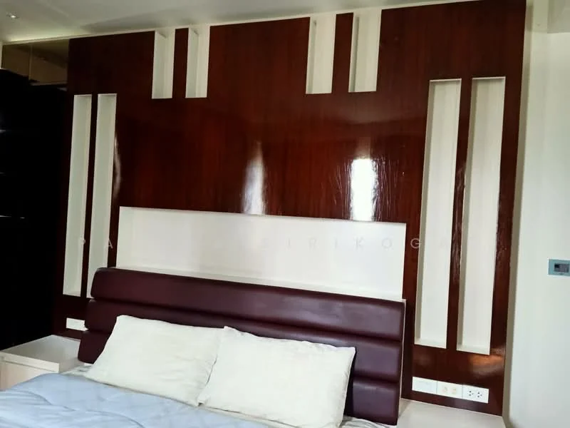 2 Bedroom condo in The Address Chidlom
