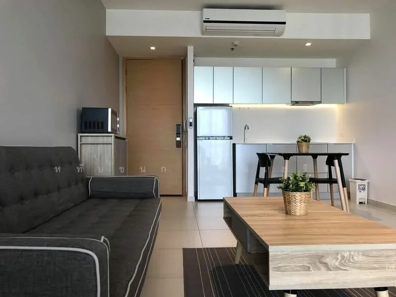2 Bedroom condo in The Lofts Ekkamai