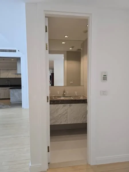3 Bedroom condo in Athenee Residence