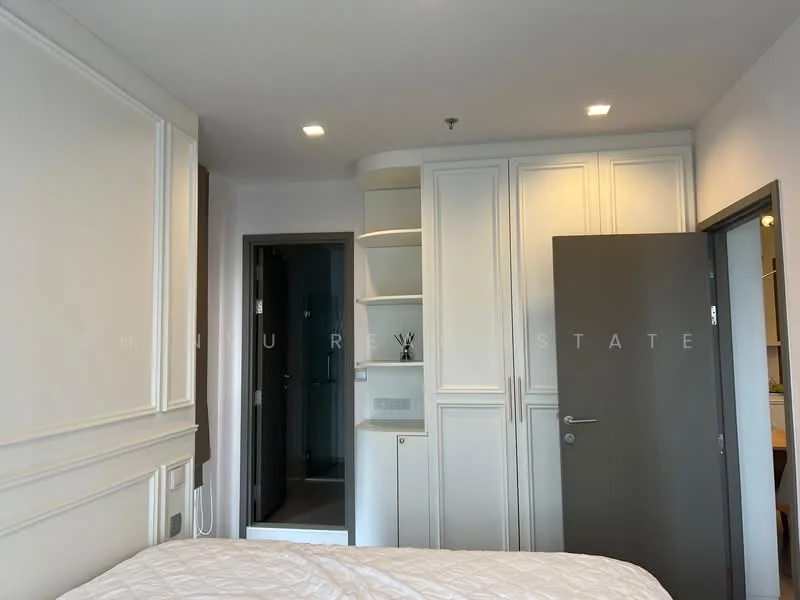 2 Bedroom condo in Life Asoke Hype