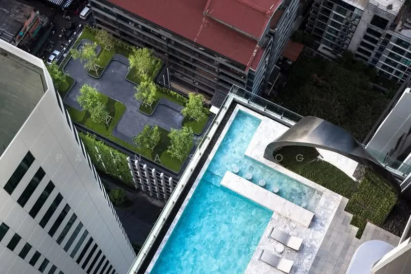 2 Bedroom condo in The Edge Sukhumvit 23