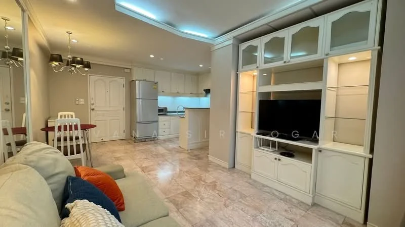 1 Bedroom condo in Saranjai Mansion