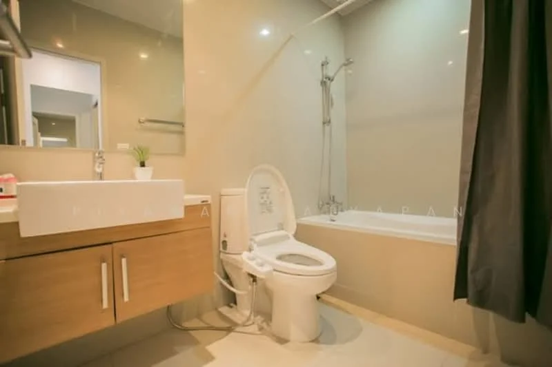 1 Bedroom condo in Noble Refine