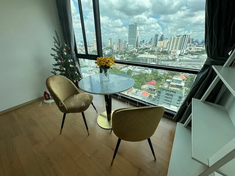 1 Bedroom condo in Noble Reflex