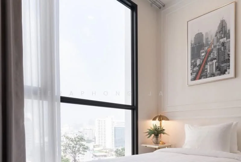 2 Bedroom condo in Park Origin Thonglor