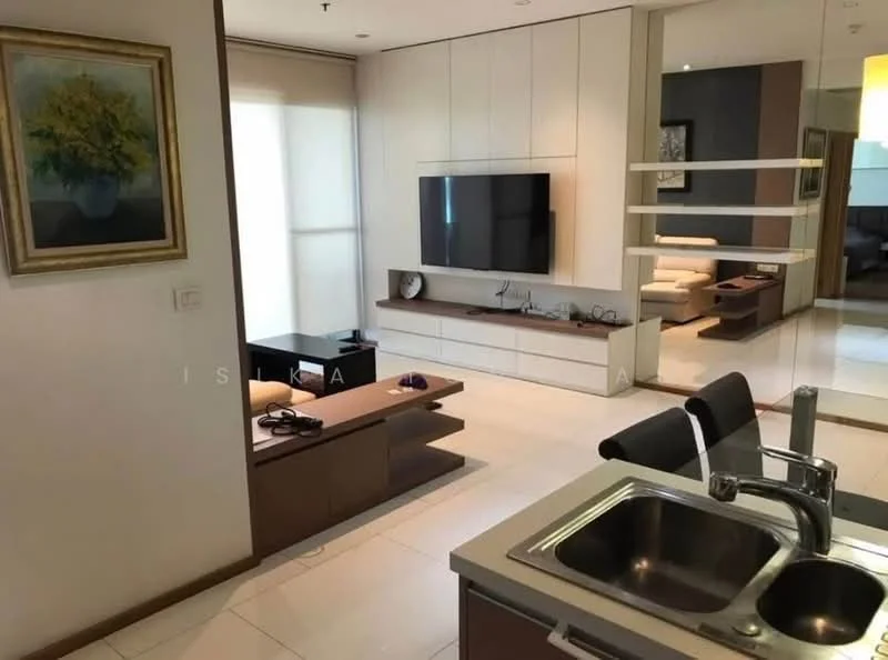 1 Bedroom condo in The Emporio Place