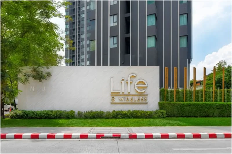 1 Bedroom condo in Life One Wireless