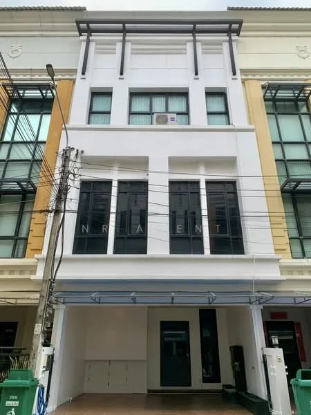 4 Bedroom condo in Baan Klang Krung Office Park Bangna