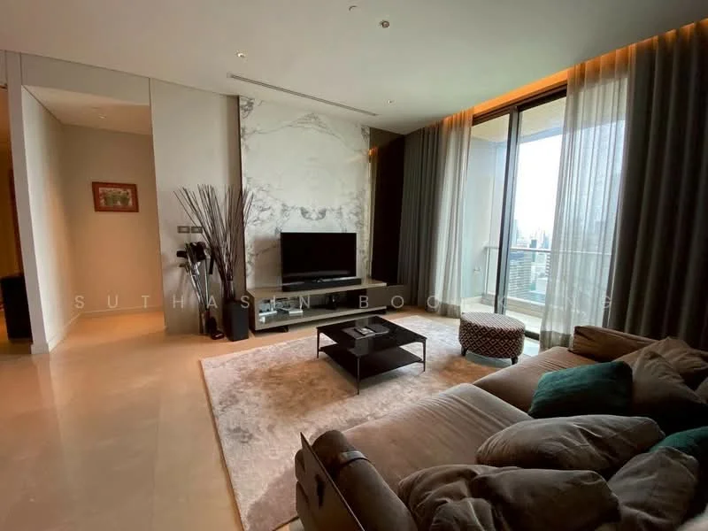3 Bedroom condo in Sindhorn Residence