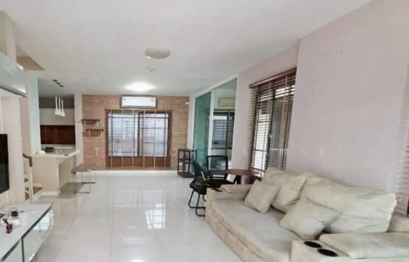 6 Bedroom condo in Mantana Lake Watcharapol
