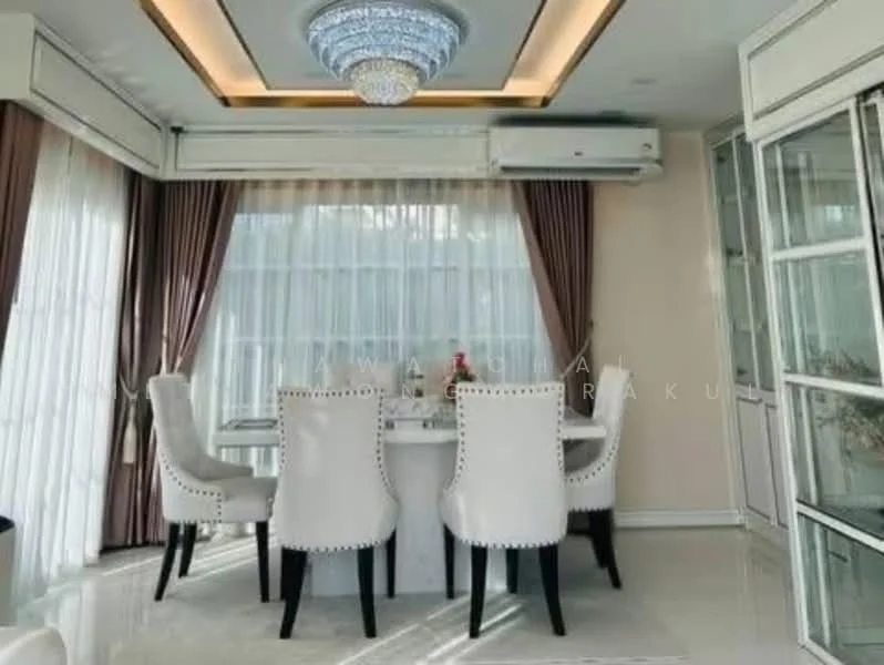 3 Bedroom condo in Golden Neo Sathorn