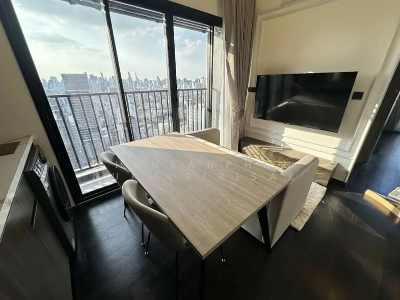 2 Bedroom condo in Park Origin Thonglor