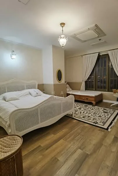 2 Bedroom condo in Baan Chao Praya