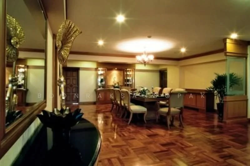 3 Bedroom condo in Centre Point Residence Phromphong