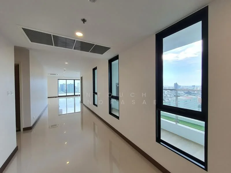 4 Bedroom condo in Supalai Premier Charoen Nakhon