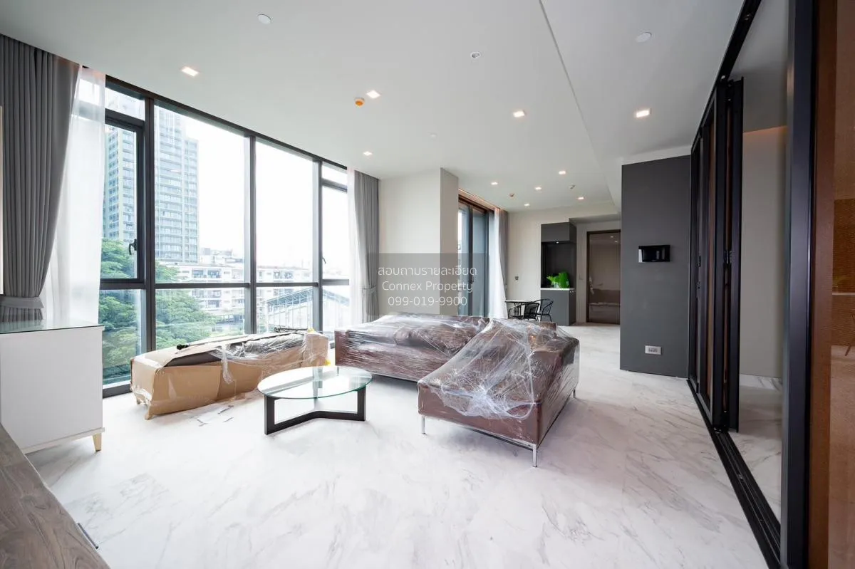 2 Bedroom condo in The Monument Thonglor