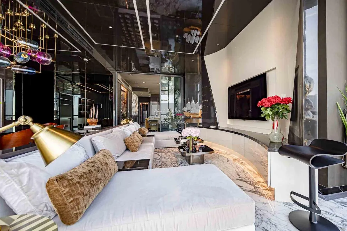 3 Bedroom condo in The Monument Thonglor