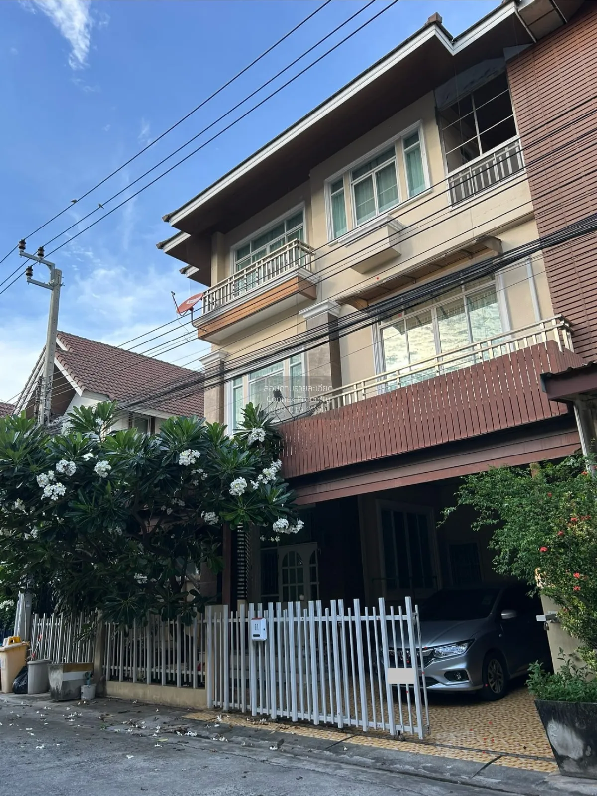 5 Bedroom condo in Baan Fahluang Ville sukhumvit