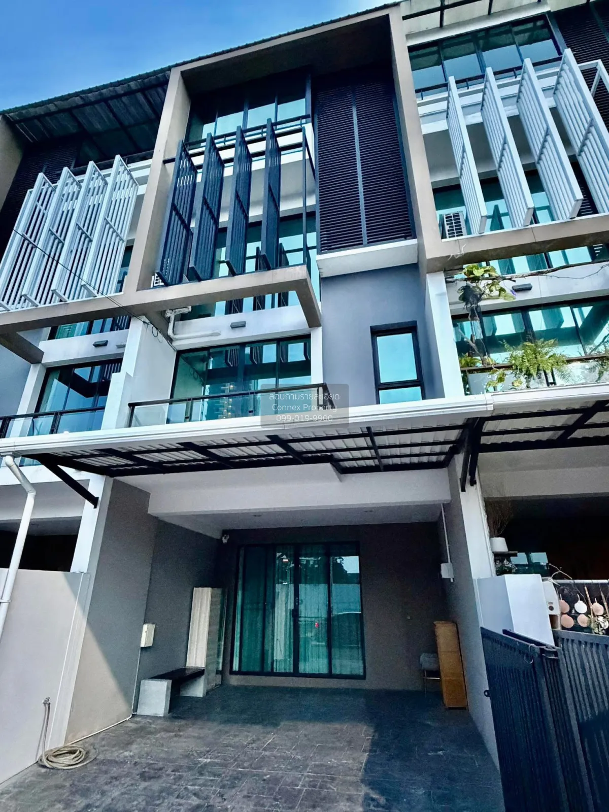 3 Bedroom condo in Bless Town Sukhumvit 50