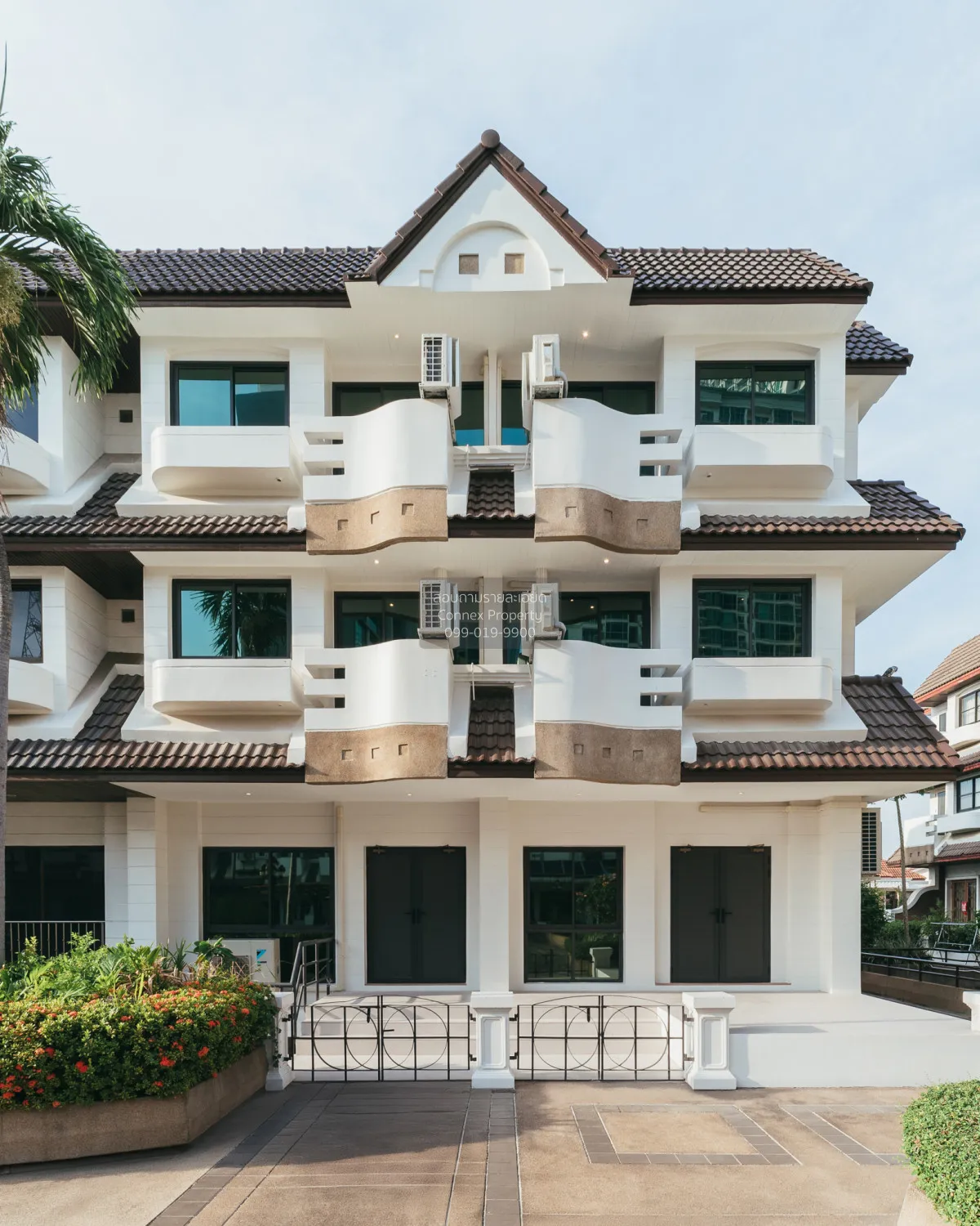 5 Bedroom condo in Regent 71 Place