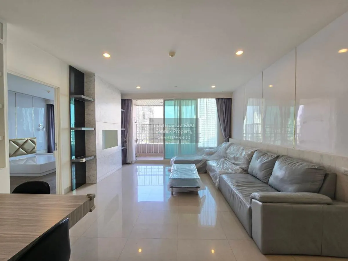 2 Bedroom condo in Watermark Chaophraya