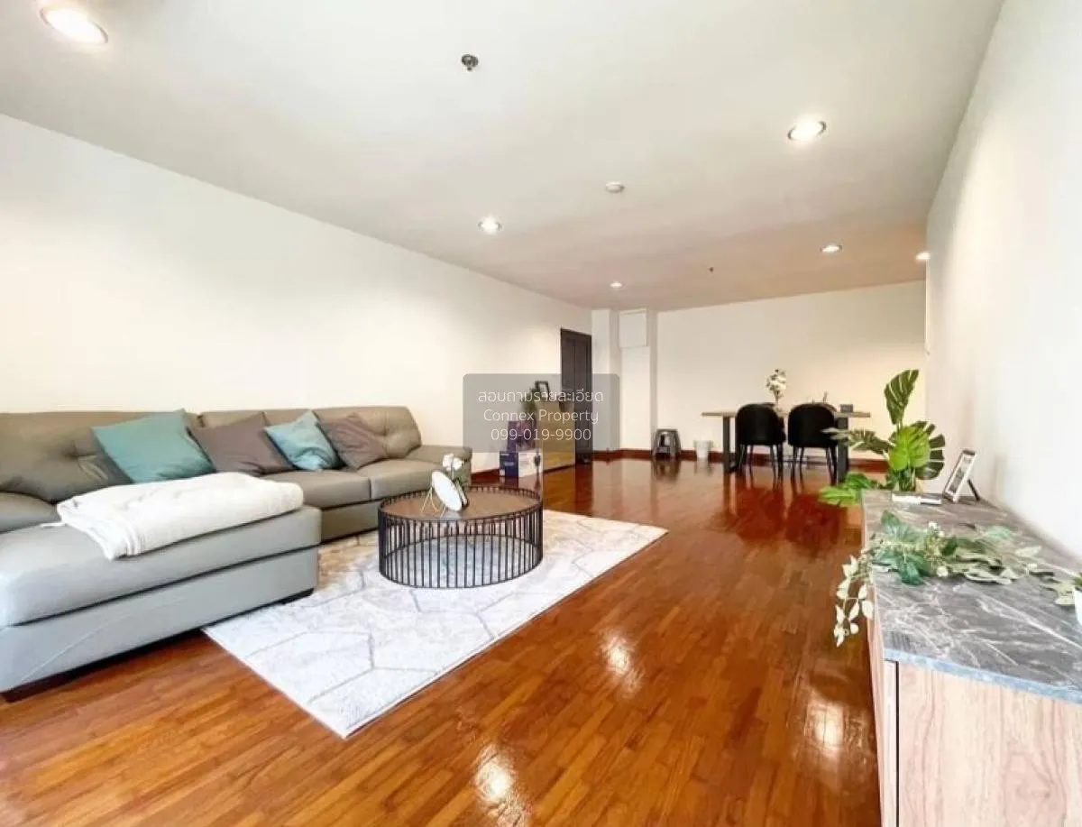 2 Bedroom condo in Baan Ploenchit